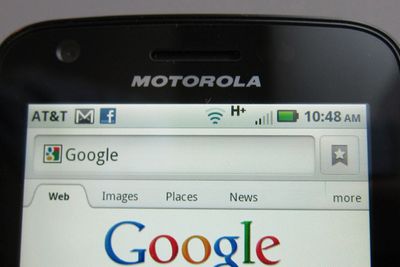 Google måtte strekke seg langt etter å sikre seg Motorola Mobility. Budet ble presset opp 33 prosent uten at det ble budkamp.