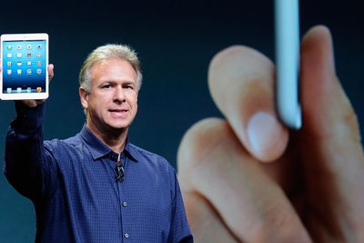 Da Apple, her med markedssjef Phil Schiller, presenterte iPad Mini i slutten av oktober, bekymret de seg ikke for skatteregningen de må betale utenfor USA. Den er nemlig minimal. 