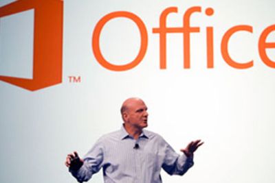 Microsofts toppsjef Steve Ballmer har lansert en rekke nyheter de siste månedene. Sist i rekken er en kraftig oppgradering av mail-tjenestene, som skal integreres svært tett med en rekke sosiale medie-plattformer samt Office-pakken. Bildet er fra lanseringen av Office 2013 tidligere i sommer. 