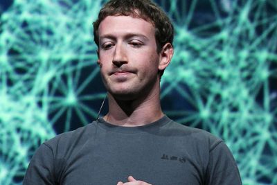 Facebooks toppleder, Mark Zuckerberg, skapte ikke jubelscener på Wall Street med sine resultater for andre kvartal. Veksten er er for lav og marginen krymper. Dessuten har de enda ingen oppskrift for å tjene godt på den kraftige veksten i mobilbruken. 