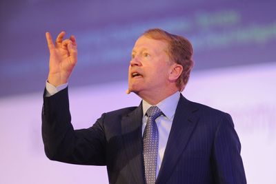 Ciscos kjente toppsjef, John Chambers, har hatt en stri tørn med å levere veksten markedet forventer. Nå fortsetter oppsigelsene i selskapet. I fjor forsvant 11 500 stillinger. I går ble det kjent at nye 1 300 Cisco-ansatte må finne seg nye jobber. Spørsmålet er om det stopper der...