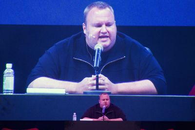 Søndag lanserte Kim Dotcom sin nye filtjeneste, Mega, på ettårsdagen for raidet mot Megaupload. Den nye tjenesten er bygget med ende til ende kryptering som gjør innholdet umulig å få tak i for andre enn brukeren. 