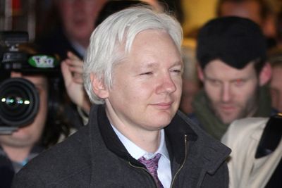 Britisk høyesterett har bestemt at Wikileaks grunnlegger, Julian Assange, kan utleveres til Sverige. Han vurderer nå anke til menneskerettighetsdomstolen i Strasbourg.