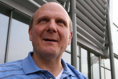 Steve Ballmer vil fortsatt kjøpe Yahoo, men krever at ledelsen og styret sparkes først.