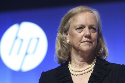 Kredittratingbyrået Moodys har kuttet i ratingen til IT-giganten HP. Troen på at HP-sjef Meg Whitman (bildet) vil snu giganten svinner. 