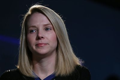 Toppsjef Marissa Mayer i Yahoo gjør seg trolig litt mindre populær, etter at ansatte beordres til å holde seg på kontoret.