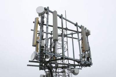 Hvor rasjonelt er det å kreve at alle mobiloperatører skal ha egne master?