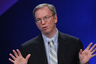 Europeiske mediehus øyner muligheten for å få litt av inntektene til Google etter et fransk forlik. Styreleder Eric Schmidt blir møtt med nye krav.