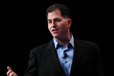 Michael Dell har gjennom flere år møysommelig kjøpt en rekke programvareselskaper. Programvareomsetningen i Dell er nå 1,5 milliarder dollar i året.