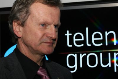 Telenor og konsernsjef Jon Fredrik Baksaas risikerer å tape rundt 17 milliarder kroner. Pengene er tapt hvis mobilgiganten ikke sikrer seg nye lisenser i India.