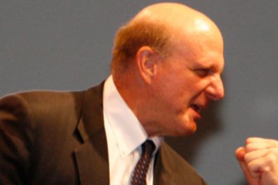 Steve Ballmer kunne torsdag kveld presentere tall for Microsofts regnskapsmessige første kvartal. Selskapet slo forventningene, og klarte en liten vekst i omsetning og resultat.