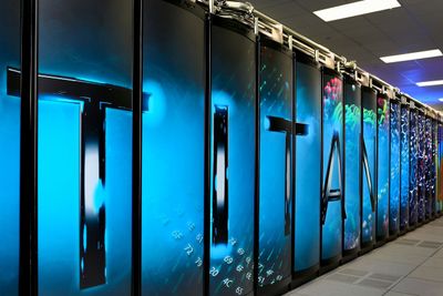 Superdatamaskinen Titan ved Oak Ridge National Laboratory i USA har inntatt førsteplassen i novemberutgaven av TOP500 Supercomputer Sites-listen.