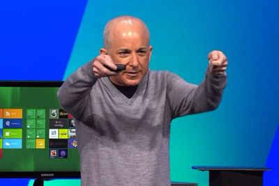 Steven Sinofsky sluttet på dagen i Microsoft mandag. Han ledet lanseringen av Windows 8 og utviklingen av Surface-brettet. Meldingen om hans avgang kom som et sjokk ettersom alle forventet han ville ta over etter Steve Ballmer. 