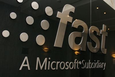 Fast Search & Transfer er fortsatt siktet for alvorlig økonomisk kriminalitet, fra tiden før Microsoft kjøpte det norske søkeselskapet for rundt 6,6 milliarder kroner.