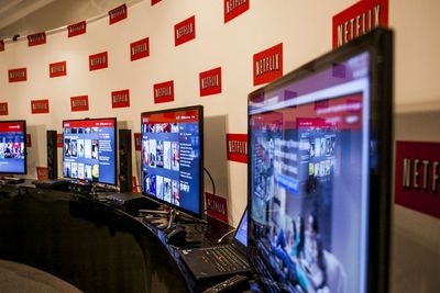 Filmtjenester som Netflix er med på å forme en ny TV-hverdag. Den krever fiber, mener bredbåndsaktøren Broadnet. Bildet er fra lanseringen av amerikanske Netflix i det norske markedet onsdag forrige uke. 