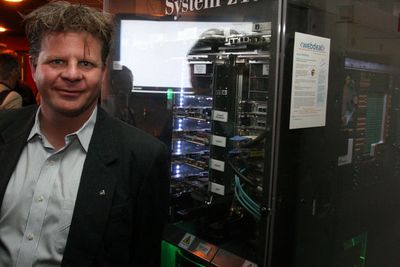 Utstillingsmodellen av Z10 er ikke laget for å kunne brukes. Den er spesiallaget for å vise frem maskinen, forteller Frode Reien i IBM.