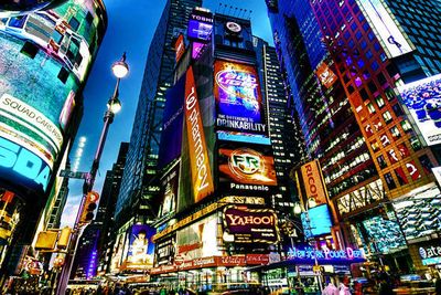 Travle Times Square på Manhattan får nå gratis trådløst nett av AT&T i et forsøk på å løse opp den mobile trafikkorken som har oppstått i området.