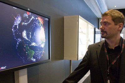 Opera Mini vokser enormt. Den spesielle nettleseren brukes nå av 60 millioner brukere. Nå flytter Opera viktig infrastruktur til Island, forteller gründer Jon von Tetzchner.