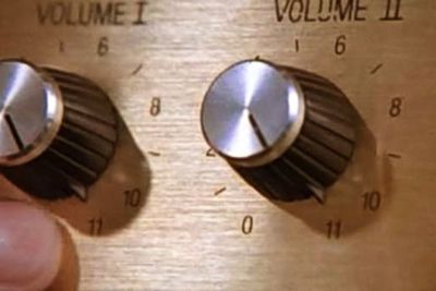 Volumkontrollene på gitarforsterkeren til Nigel Tufnel i filmen «This Is Spinal Tap».