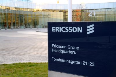 Ericsson utfordrer Apple både i USA og Europa.