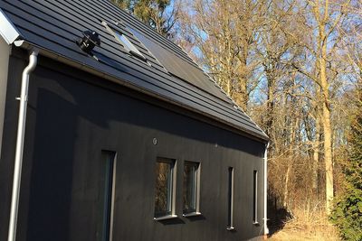 Solfangere på taket er en del av hybridsystemet til Free Energy
