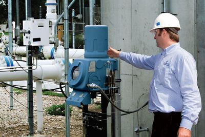 Gasskromatografen tar inn gassprøver med kjente komponenter, separerer dem og måler konsentrasjonen til de enkelte, separerte gasskomponentene (Ill. Emerson Process Management).