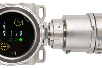 Akustisk gassdetektor som gjenkjenner frekvensbildet fra gasslekkasjer og undertrykker falske lydkilder.