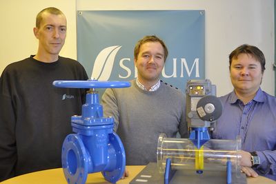 Daniel Venstad (fra venstre) er ny på lageret, og Morten Belsvik og Henrik Sebastian Søyring er nye på salgsavdelingen hos Sigurd Sørum (Sigum).