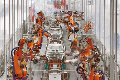 Inntil 800 roboter er i sving for å bygge Audi A3.