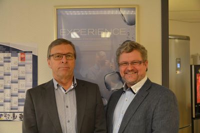 Bygger på erfaring: Rune Herring (t.h.) overtar som daglig leder etter John Ryen (t.v.), som startet det norske datterselskapet i 1978.