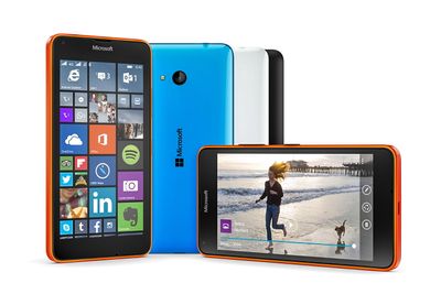 Veldig billig: Microsofts Lumia 640 med fem tommer skjerm har det meste av utstyr, men i beskjeden utgave. Likevel burde prisen på 1399 kroner være eget til å imponere. Spesielt når det følger med programvare de fleste trenger til 700 kroner.  