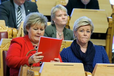 Statsminister Erna Solberg (t.v.) og finansminister Siv Jensen under en  finansdebatt i Stortinget tidligere i år. 