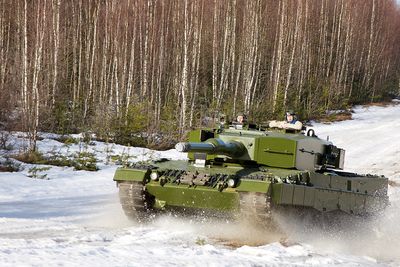 Det er 15 år siden Leopard 2A4 -vognene ble kjøpt brukt fra Nederland. For at Forsvaret skal ha en troverdig stridsvognkapasitet i fremtiden er det nødvendig åforeta en oppgradering og modernisering. 