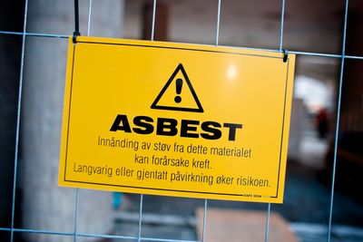 Så lite som to ukers eksponering av asbest kan gi livsfarlig lungehinnekreft. 