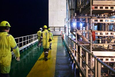 Offshorearbeidere, her på Åsgard, og deres arbeidstid har vært blant temaene i Arbeidstidsutvalgets rapport. Nå fruykter Petroleumstilsynet at foreslåtte endringer kan svekke sikkerheten.