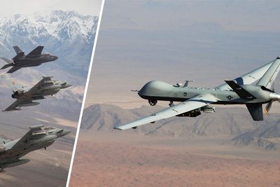 En MQ-9 Reaper med GBU-12 Paveway II-bomber og AGM-114 Hellfire-missiler over Sør-Afghanistan. 