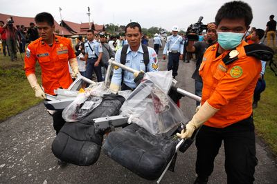  Funnet: Flere vrakrester har allerede blitt funnet og tatt hånd om etter flystyrten. 