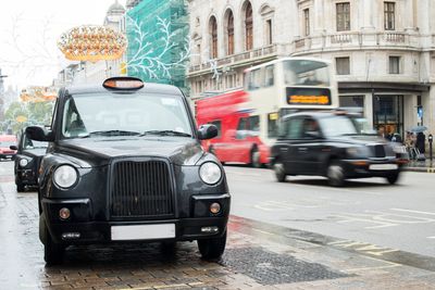 Neste år starter produksjonen av en ny London-taxi som slipper ut 75 prosent mindre CO2 enn dagens flåte. 