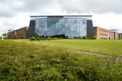 Tirsdag gjennomførte politiet en razzia mot Ateas danske hovedkvarter i Ballerup.