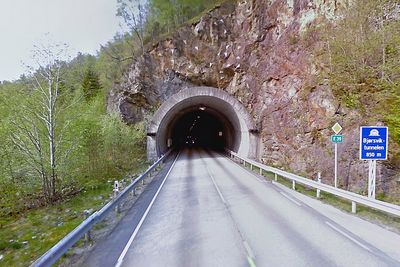 Dette er nordre portal i Bjørsviktunnelen. 28. januar er datoen å merke seg for dem som vil oppgradere tunnelen. (Foto: Google)