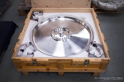 Et av de første ferdige aluminiumshjulene til Bloodhound. Det veier 105 kg og skal tåle over ti tusen omdreininger i minuttet. 