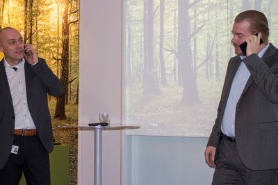 Først med VoLTE: Telenor Norges nye teknologidirektør Magnus Zetterberg og sjefen for mobildivisjonen i Telenor Norge, Bjørn Ivar Moen tok den første samtalen over 4G i Norge. 