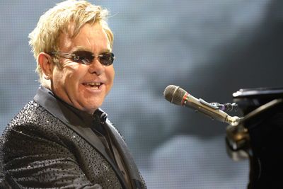 KAPTEIN PÅ STATOIL-FEST: Elton John.