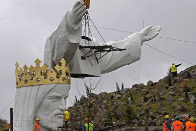 Det var stor ingeniørkunst når verdens største statue av Jesus Kristus skulle opp i Swiebodzin i Polen i 2010. Statuen er 54 meter høy, uten sokkel. Til sammenligning er statuen i Rio de Janeiro 33 meter høy. 