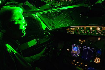 Et nyutviklet filter skal stoppe uønsket belysning av cockpiten på fly. 