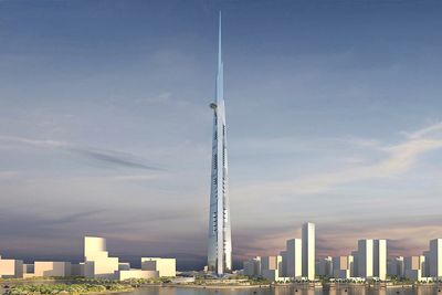 Kingdom Tower i Jeddah skal bli 1007 meter høyt, få 200 etasjer og 59 heiser. De opprinnelige planene var 1 600 meter høyt, men grunnen var for svak. 