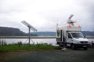  Skal måle effekt av UV-lys: Norsk institutt for naturforskning (NINA) har plassert ut en radar på Veiholmen på Smøla som skal fange opp adferdsendring hos fugl som utsettes for UV-lys.  