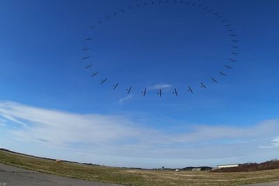 En bildemontasje viser hvor stort areal Kitemills "drage" sveiper over i løpet av en spiralrunde. Fotomontasje: Kitemill    
