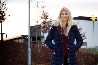 Siri Kalvig blir mandag doktor i offshoreteknologi ved Universitetet i Stavanger. Hun har forsket på vindkraft, og hvilken effekt bølger har på vindturbiner til havs.