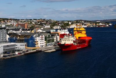 Sot og støy: Hvert døgn ligger tre-fire forsyningsskip til kai i Kristiansund. Det betyr mye lokal forurensning og støy. Med landstrøm blir problemet borte. 